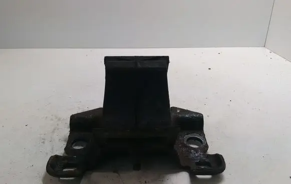 Nissan Pathfinder R51 Engine mount bracket