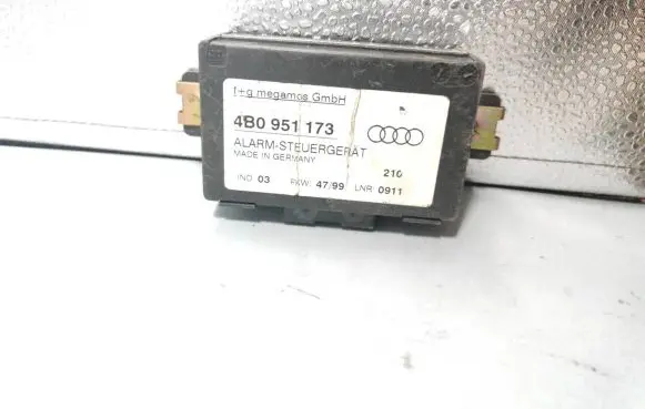 Audi A4 S4 B5 8D Alarm control unit/module 4B0951173