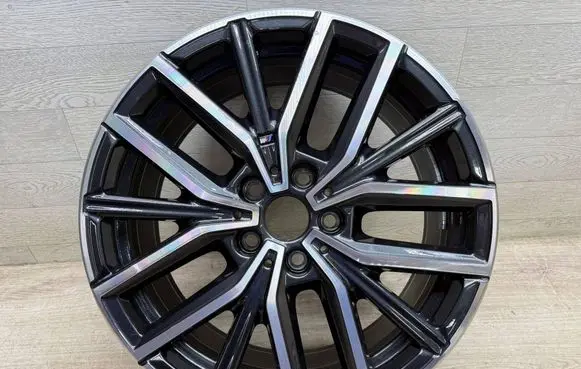 BMW X1 U11 R18 alloy rim 6891179