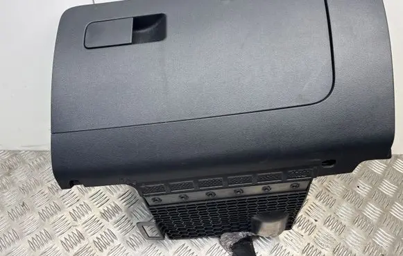 Skoda Rapid (NH) Glove box 5JB857097E 5JB857097D