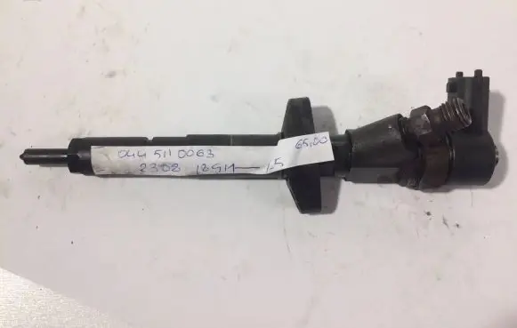 Opel Combo C Fuel injector 0445110063