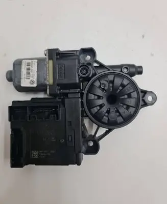 Volkswagen PASSAT B7 Front door window regulator motor 3AA959702A 988693305
