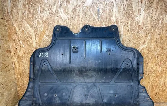 Volkswagen Golf VII Engine splash shield/under tray 5Q0825236