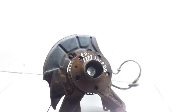 Seat Toledo II (1M) Front wheel hub