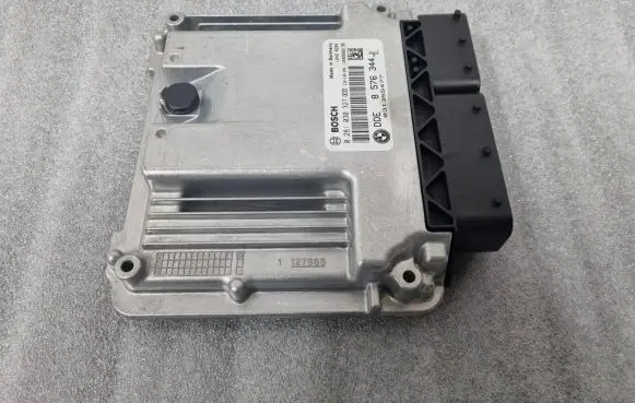 BMW 4 F32 F33 Engine control unit/module 8576344 031355477 0281030327
