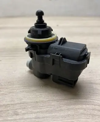 Toyota Yaris Headlight level adjustment motor 90013783