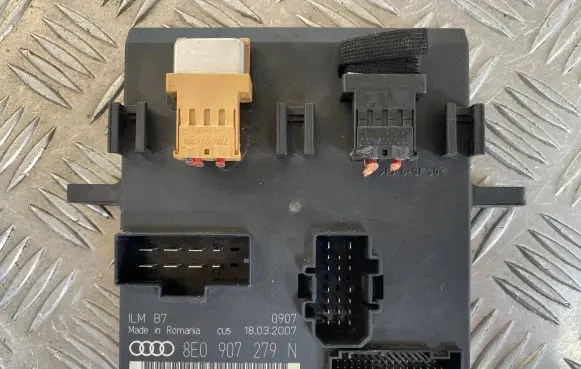 Audi A4 S4 B7 8E 8H Comfort/convenience module 8E0907279N