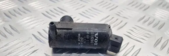 Volvo V70 Windscreen/windshield washer pump 9169611