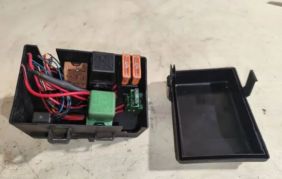 Opel Zafira A Fuse box set 90560119 09132701