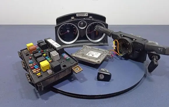 Opel Zafira B Engine control unit/module ECU 12992406