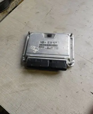 Volkswagen PASSAT B5.5 Engine control unit/module 038906019ER 28SA5122 0281010704