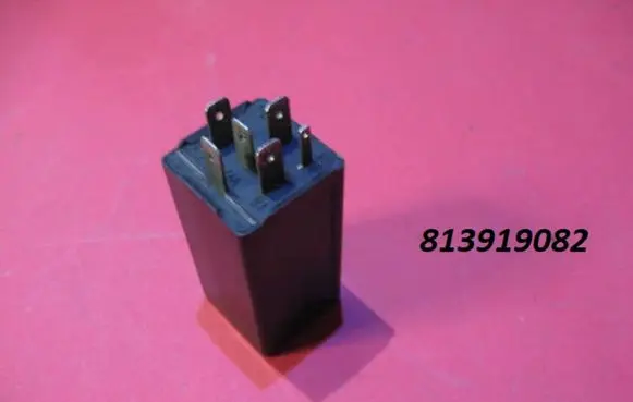 Volkswagen PASSAT B5.5 Hazard warning light relay 813919082