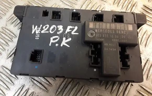 Mercedes-Benz C W203 Door control unit/module 2038201585 A2038201585