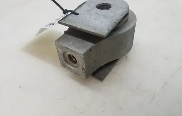 Mercedes-Benz C W204 Rear differential mounting bracket A2043500215