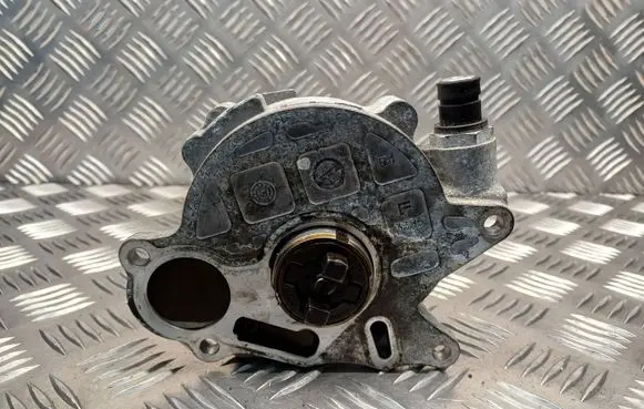 Volkswagen Tiguan Vacuum pump 03L145100