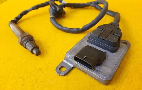 Mercedes-Benz S W221 Lambda probe sensor A0009050126