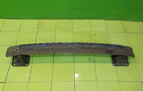 Ford Focus Front bumper foam support bar 