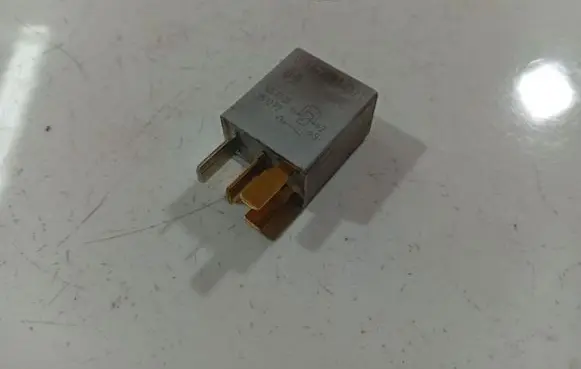 Toyota Avensis T250 Other relay 0332011001