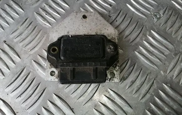 Volkswagen Golf II Ignition amplifier control unit 211905351B 0227100103