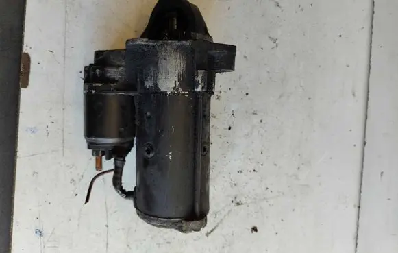 Volkswagen PASSAT B5.5 Starter motor 068911024E