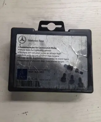 Mercedes-Benz E W212 Anti-theft wheel nuts and lock A001990607
