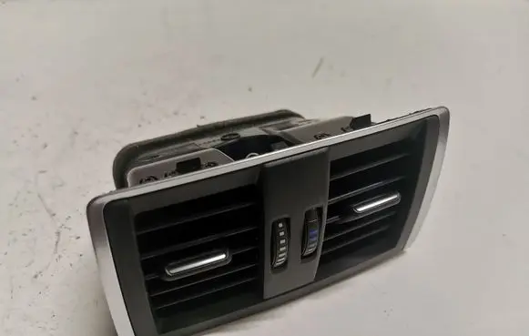 BMW 4 F32 F33 Rear air vent grill 9207330