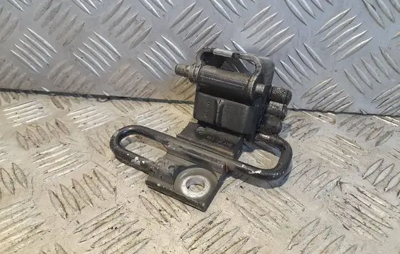 Audi A6 S6 C6 4F Front door upper hinge 8E0831411E