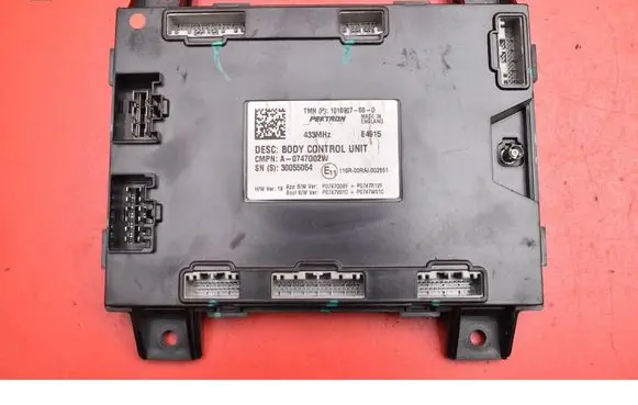 Tesla Model S Comfort/convenience module 1010907-00-D