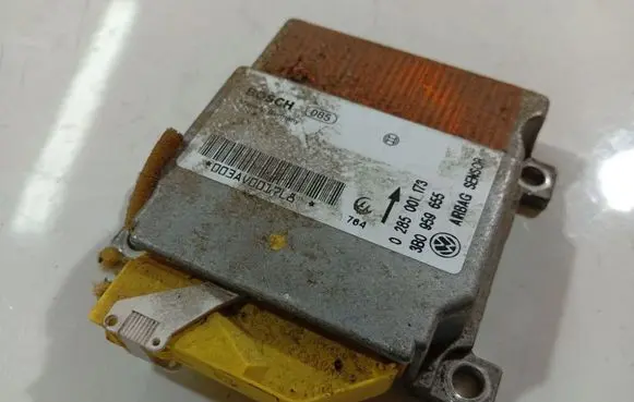 Volkswagen PASSAT B5 Airbag control unit/module 0285001173