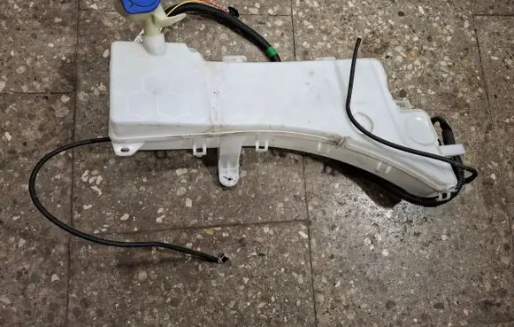 Citroen DS7 Crossback Windshield washer fluid reservoir/tank 9830838180 9813363380