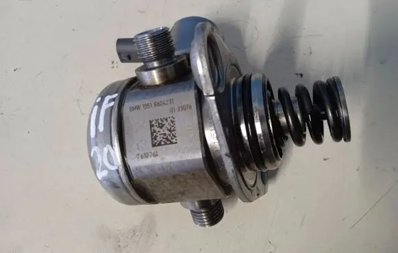BMW 4 F32 F33 Fuel injection high pressure pump 8604231