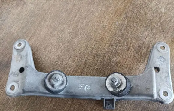 BMW 1 E82 E88 Gearbox mounting bracket 22326778060 24168110 46000