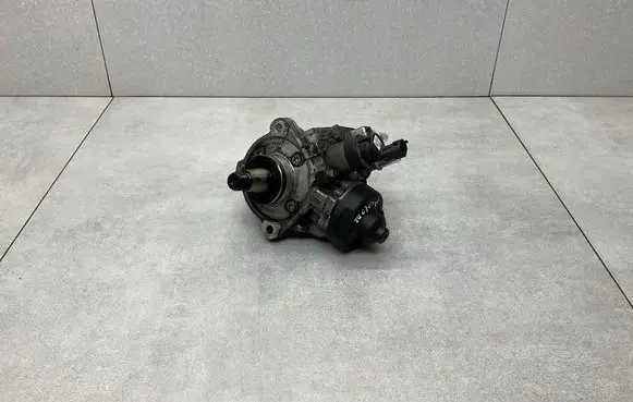 Hyundai Tucson TL Fuel injection high pressure pump 331002F600 0445010598