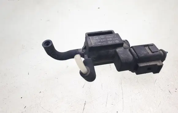 Volkswagen Golf V Vacuum valve 037906283C