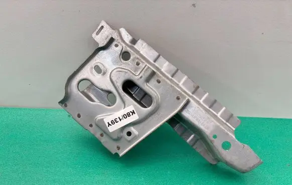 Ford C-MAX II Fender mounting bracket DM51R16019