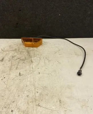 Mercedes-Benz Sprinter W901 W902 W903 W904 Front fender indicator light