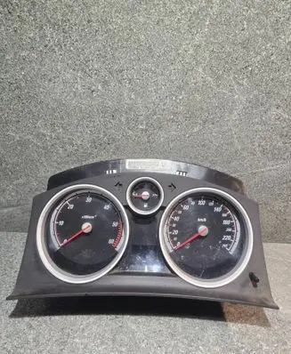 Opel Zafira B Speedometer (instrument cluster) 13230594