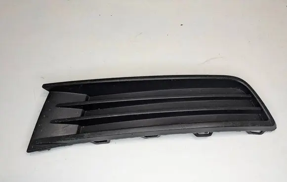 Volkswagen Touran III Front bumper lower grill 5TA85366