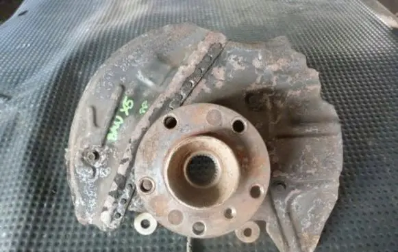 BMW X5 E53 Front wheel hub spindle knuckle