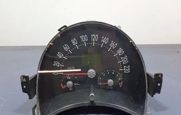 Volkswagen New Beetle Speedometer (instrument cluster) 1C0920820