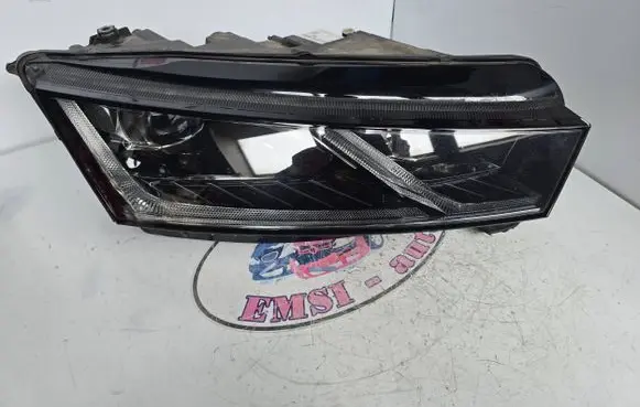 Skoda Octavia Mk4 Headlight/headlamp 5E4941016A 030111823400 LE18A6419