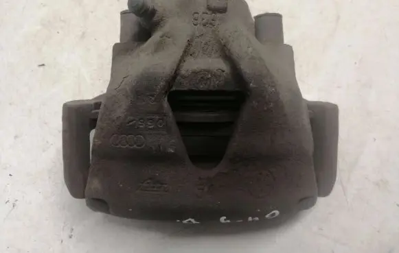 Volkswagen Golf IV Front brake caliper