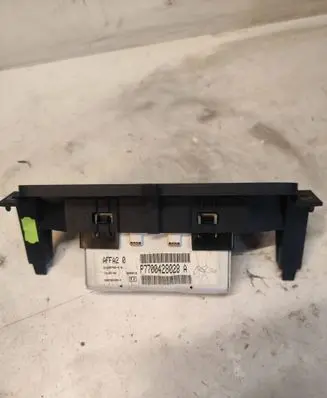 Renault Clio II Screen/display/small screen P7700428028A 21648756EE NS0792489