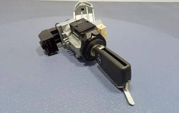 Toyota Auris E180 Ignition lock 450200205