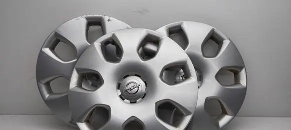 Opel Astra J R17 wheel hub/cap/trim 13267802 GMT262 13267803