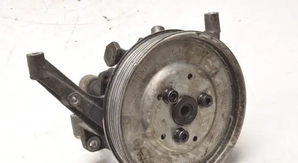 Audi A4 S4 B5 8D Power steering pump 