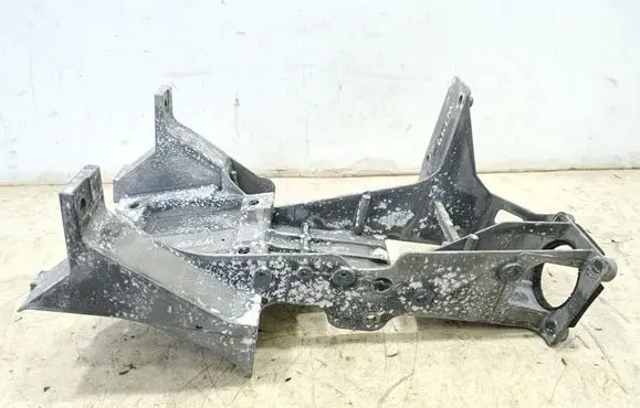 Engine mounting bracket