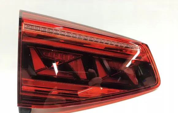 Tailgate rear/tail lights