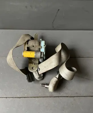 Rear seatbelt