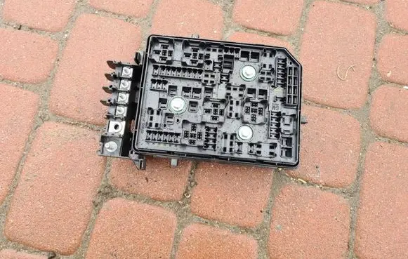 Opel Astra K Relay mounting block 500KM
